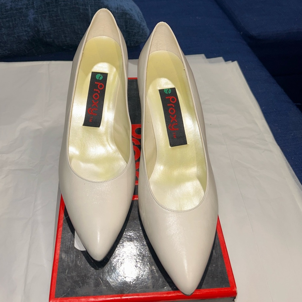 White Proxy Kitten Heel